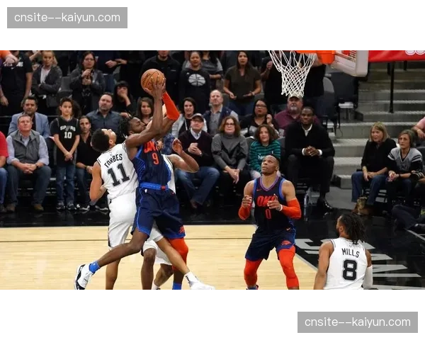 埃利斯防守端限制对手命中率 骑士外线防守屏障稳固